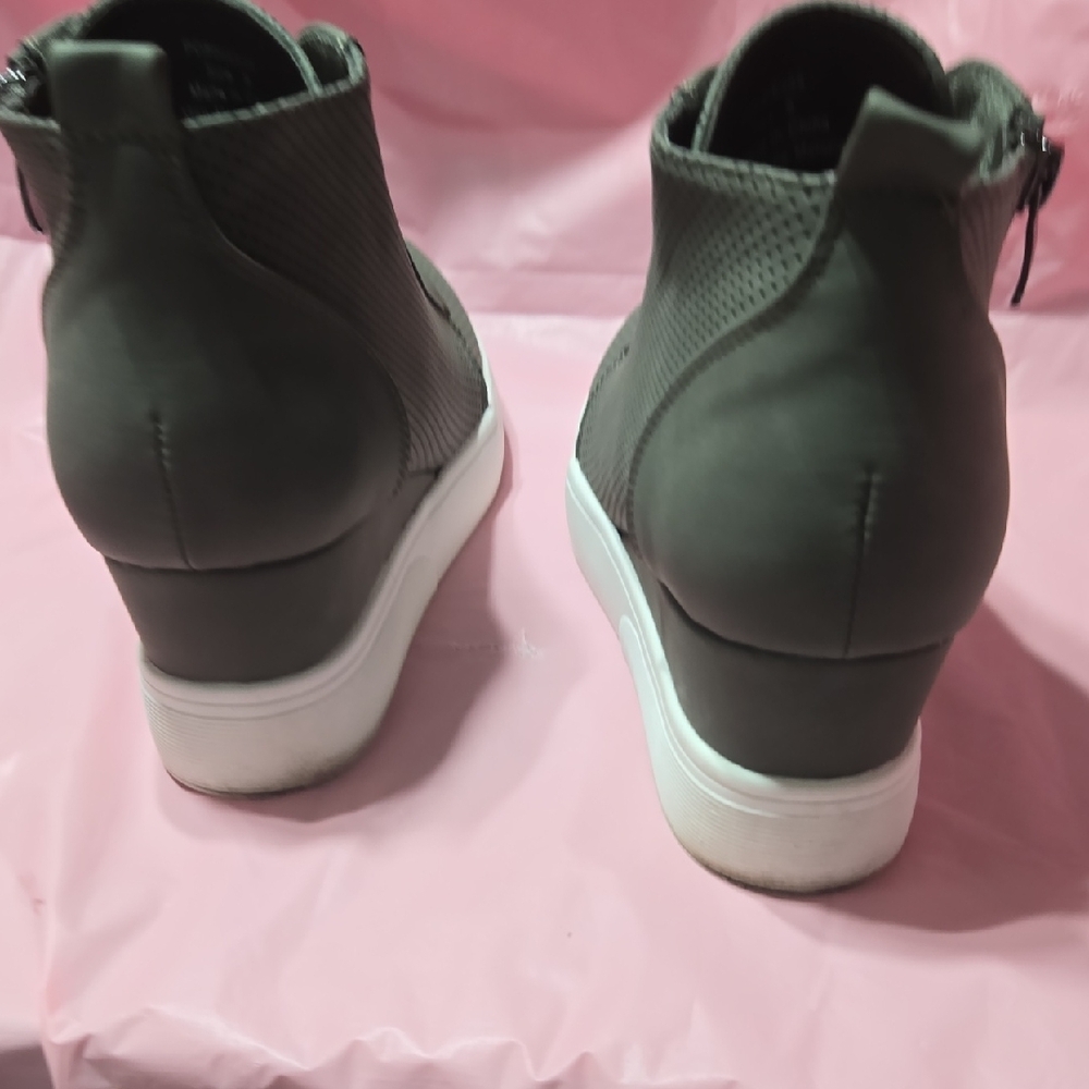Journee Clara Women's Wedge Sneakers - Picture 6 of 10